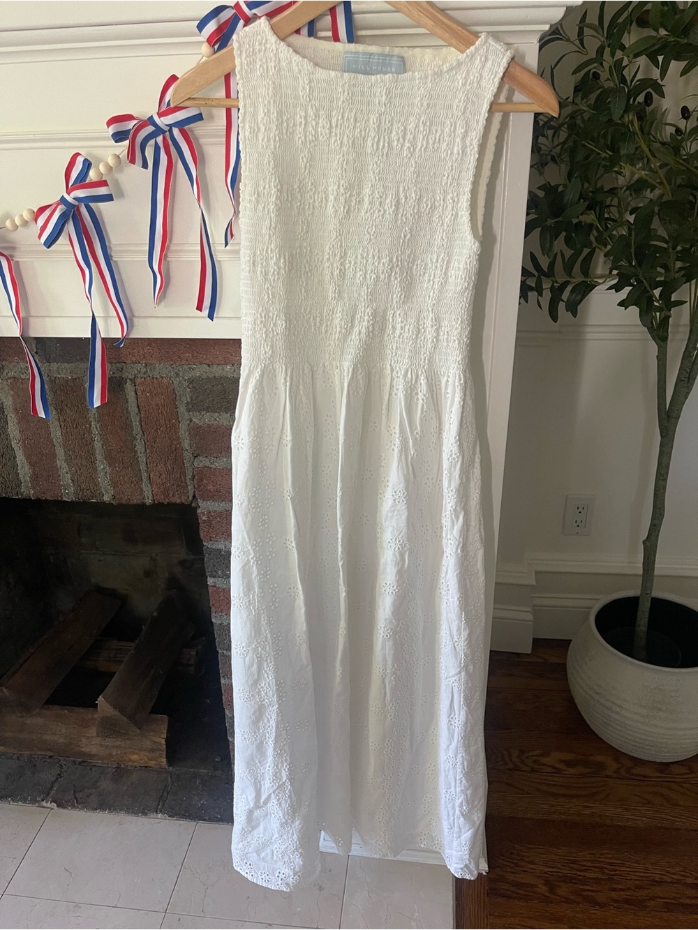 Hill house cosima White Sleeveless Eyelet Maxi Dress xs euc as new